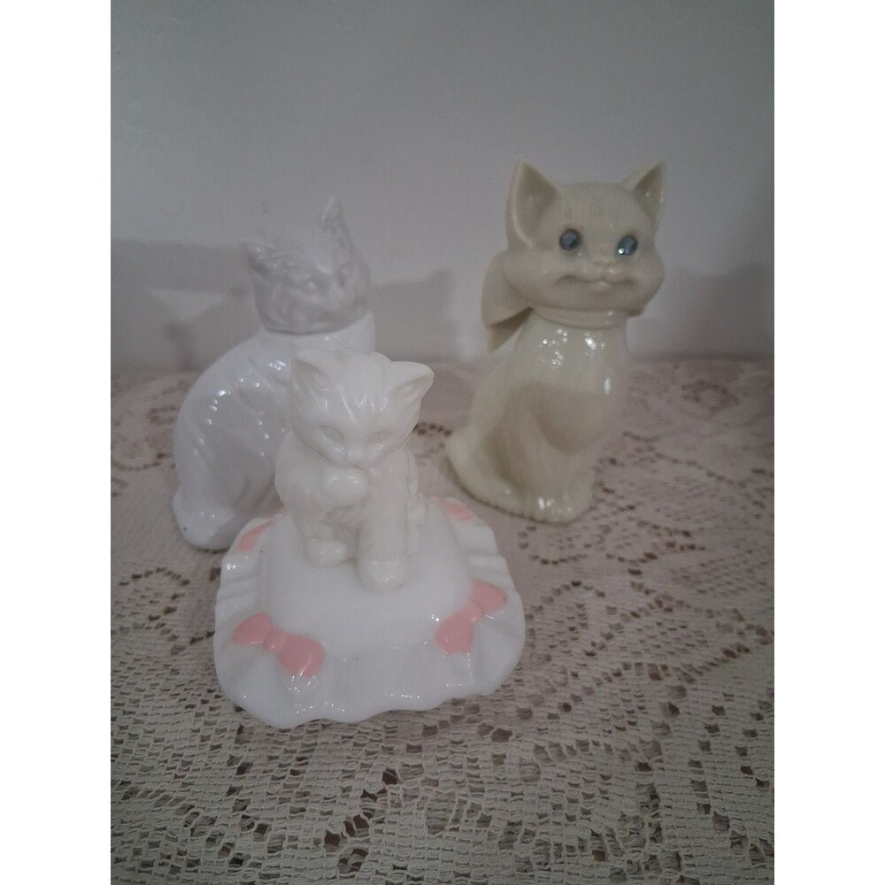 Vtg Lot (3) Avon Empty Perfume Bottles White Milk Glass Cats Sitting Pretty